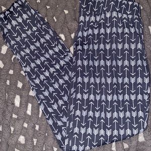 Arrow print leggings